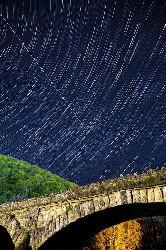 ночь, звездные треки Ночной мост. Республика Адыгея. фото превью