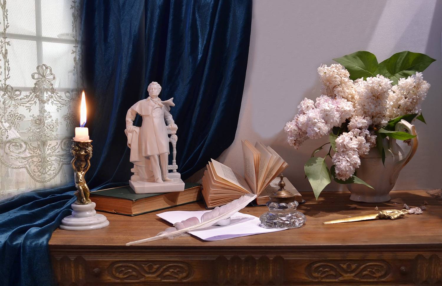 still life, натюрморт, цветы, фото натюрморт, день рождения а.с.пушкина, сирень, фарфор, настроение, статуэтка пушкина, свеча, подсвечник, книги, перо, 6 июня, лето, июнь, чернильница, Колова Валентина