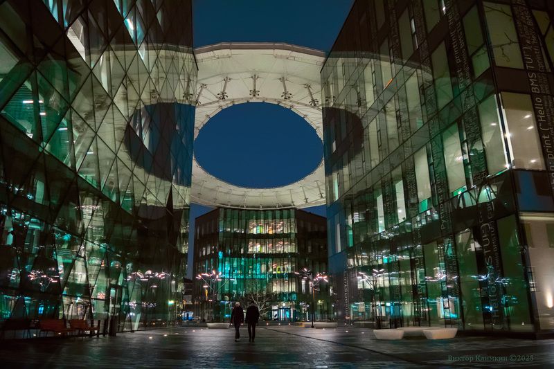 москва, вечер, мгту, архитектура, люди Кампус МГТУ имени Н.Э. Баумана фото превью