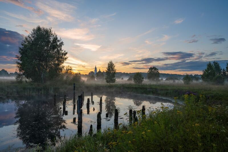 лето,вечер,закат,туман,медное озеро,храм,небо,облака,краски вечер в Филипповском фото превью