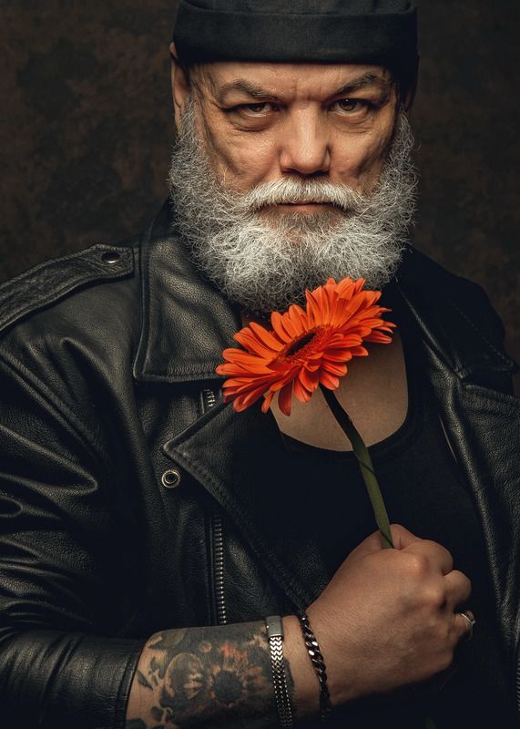 мужской портрет, глаза, взгляд, костюм Flower фото превью