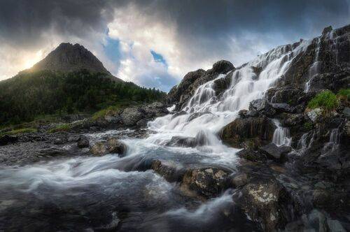 Утро в ущелье водопадов