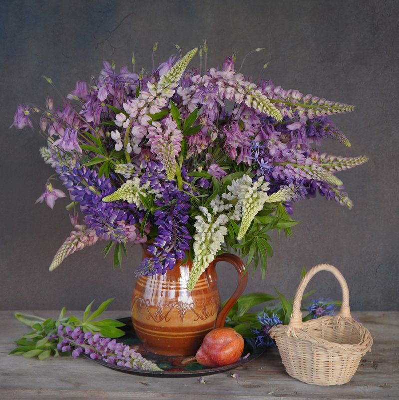 С люпинами фото превью