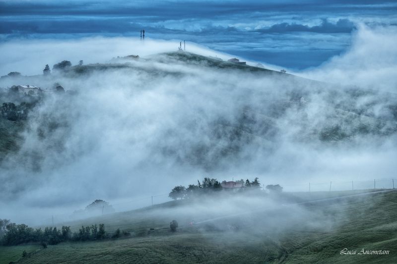 fog hills italy landscape marche region fields mist A foggy morning фото превью