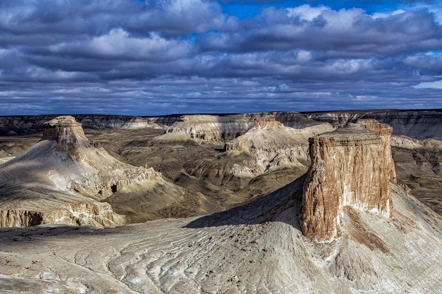 Айракты, Бозжира, Кокосем, Кокесем, Казахстан, Мангистау, Каньон, Тузбаир, отражение, Клыки, Корабль, Бокты, Лензбол, Арка, Закат, рассвет, день, пейзаж, долина шаров, яйца динозавров, Шергала, Тетис, Тирамису, Устюрт, Национальный парк, нацпарк, тучи, об, Евгений Бондарь
