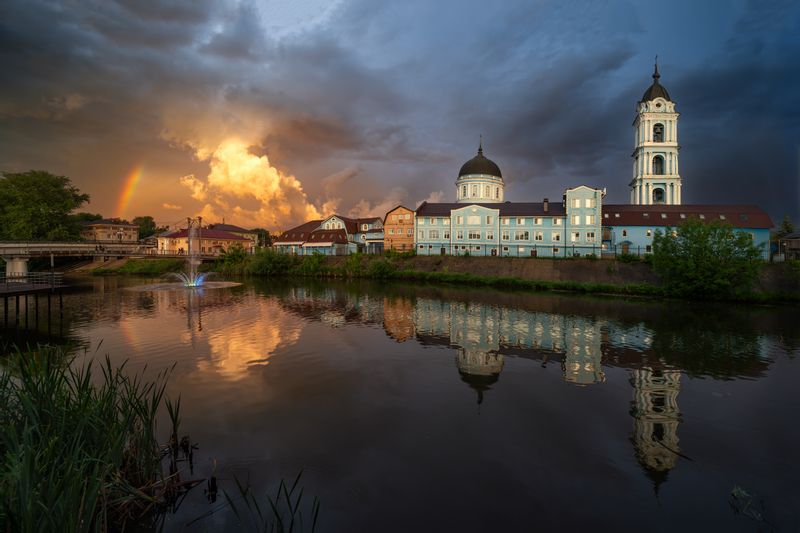 город,река,храм,небо,тучи,облака,свет,отражение,гроза после грозы фото превью