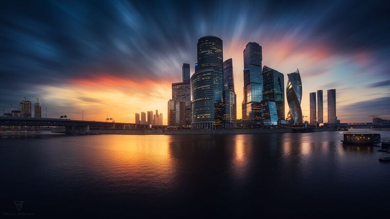 Пламенный закат у Сити фото превью