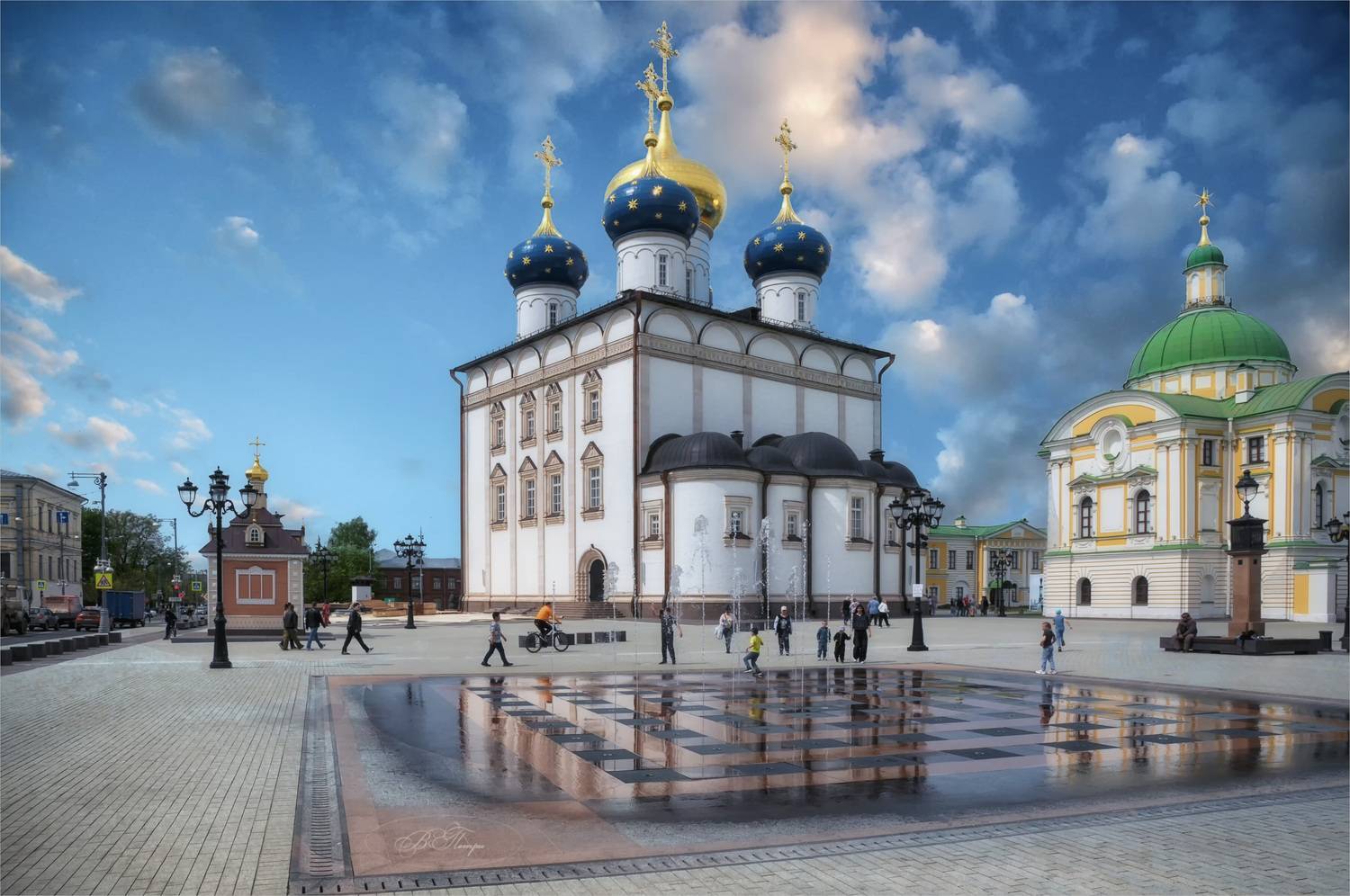 собор, фонтан, облака, люди, Вера Петри