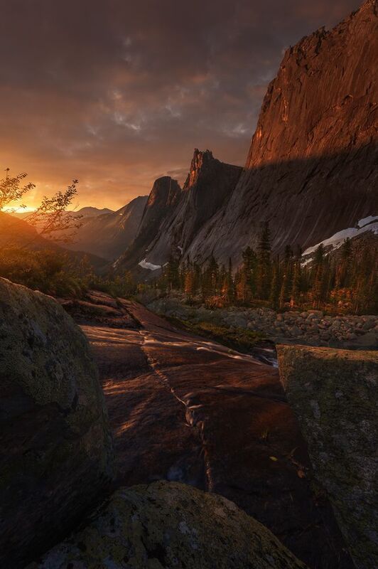 россия, ергаки, горы, черное, рассвет, фототур, тайга, сибирь, западныйсаян Долина реки Тайгишонок фото превью