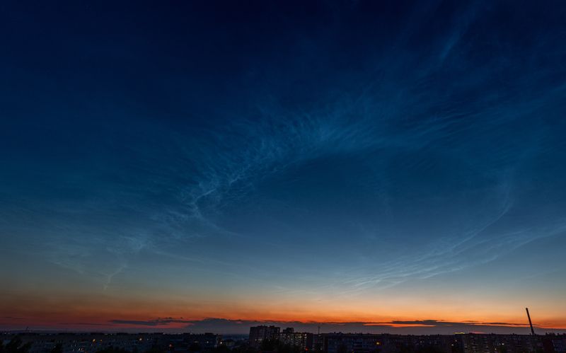 Кольцо из серебристых облаков фото превью