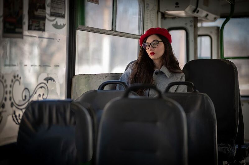 гелиос, старый объектив, ссср, ретро, блики, портрет, модель, девушка, транспорт, троллейбус, маршрутка, берет, очки МАРШРУТ № 1 фото превью