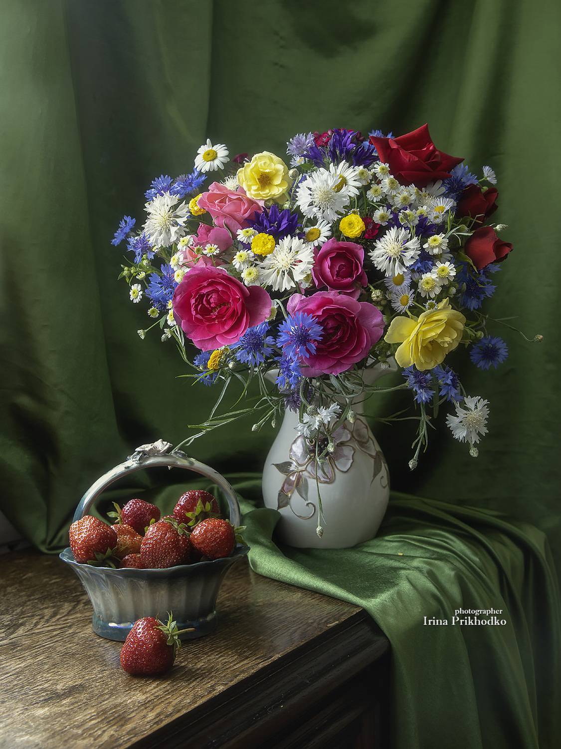 натюрморт, цветы, букеты, клубника, лето, Приходько Ирина