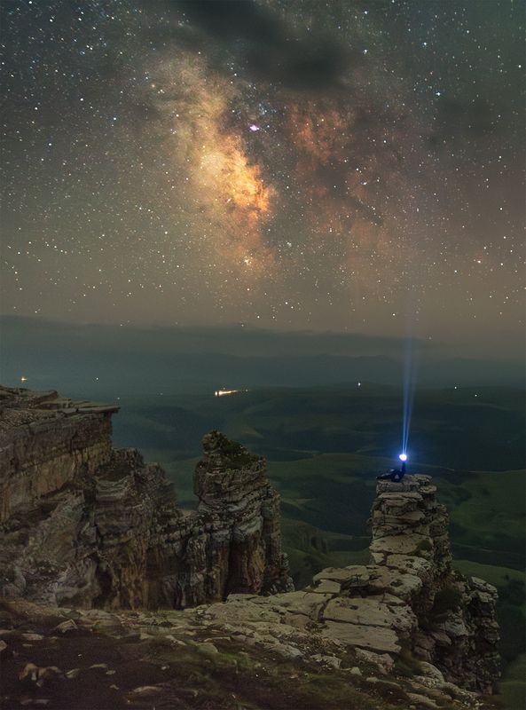 астрофото, астрофотография, ночь, астрономия, астропейзаж, кавказ, млечный путь, звезды, ночное небо, night, nightphotography, stars, milkyway, longexposure Разгон туч фонарем фото превью