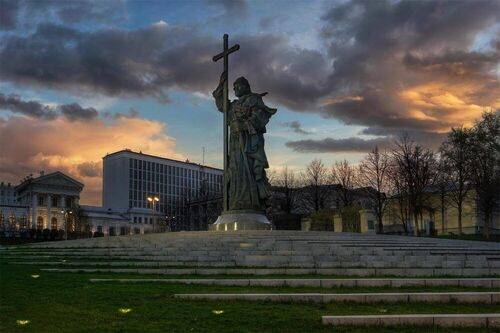 Памятник Владимиру Великому
