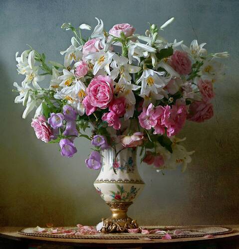 О лилии, нежны, благоуханны