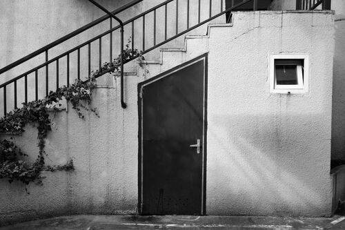 Приходится приспосабливаться