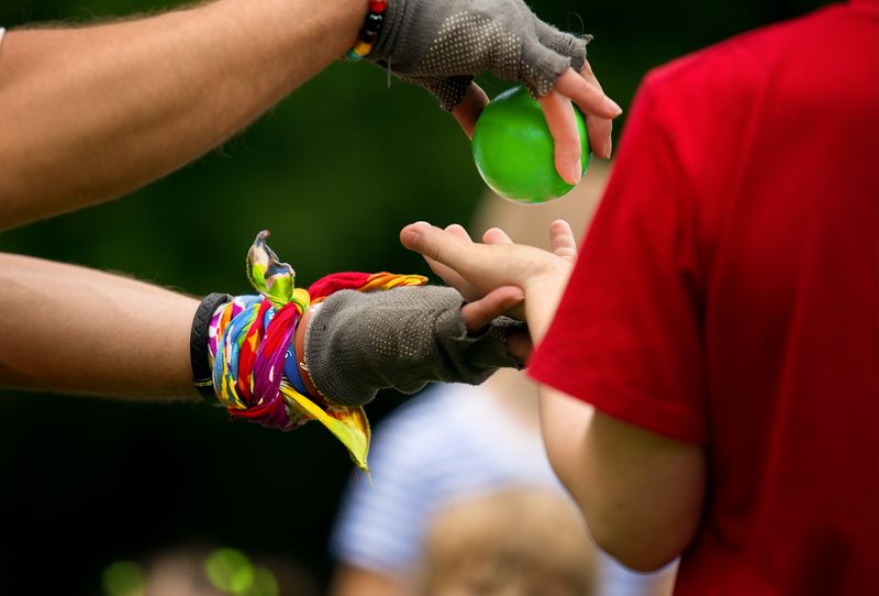 На детском празднике фото превью