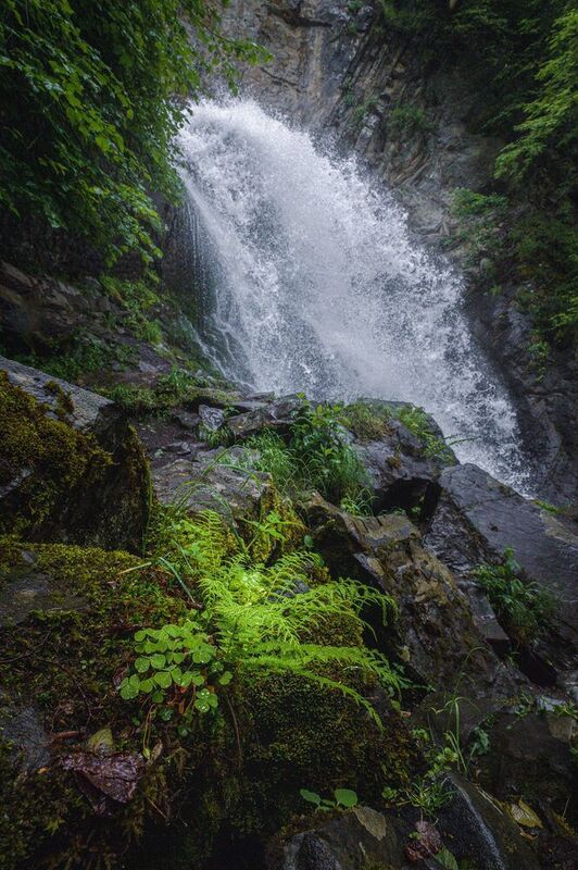 у водопада фото превью