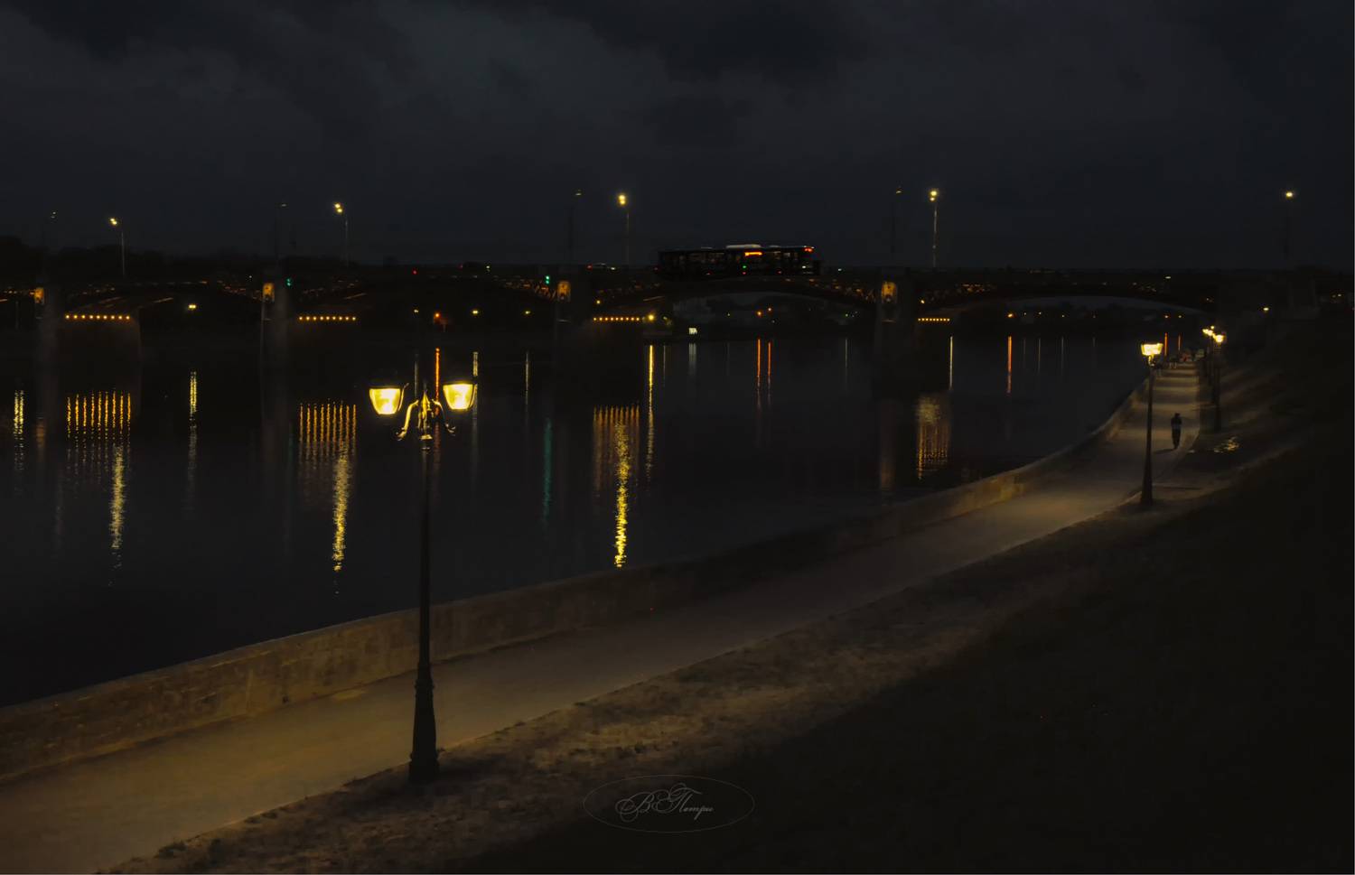 река фонари мост автобус, Вера Петри