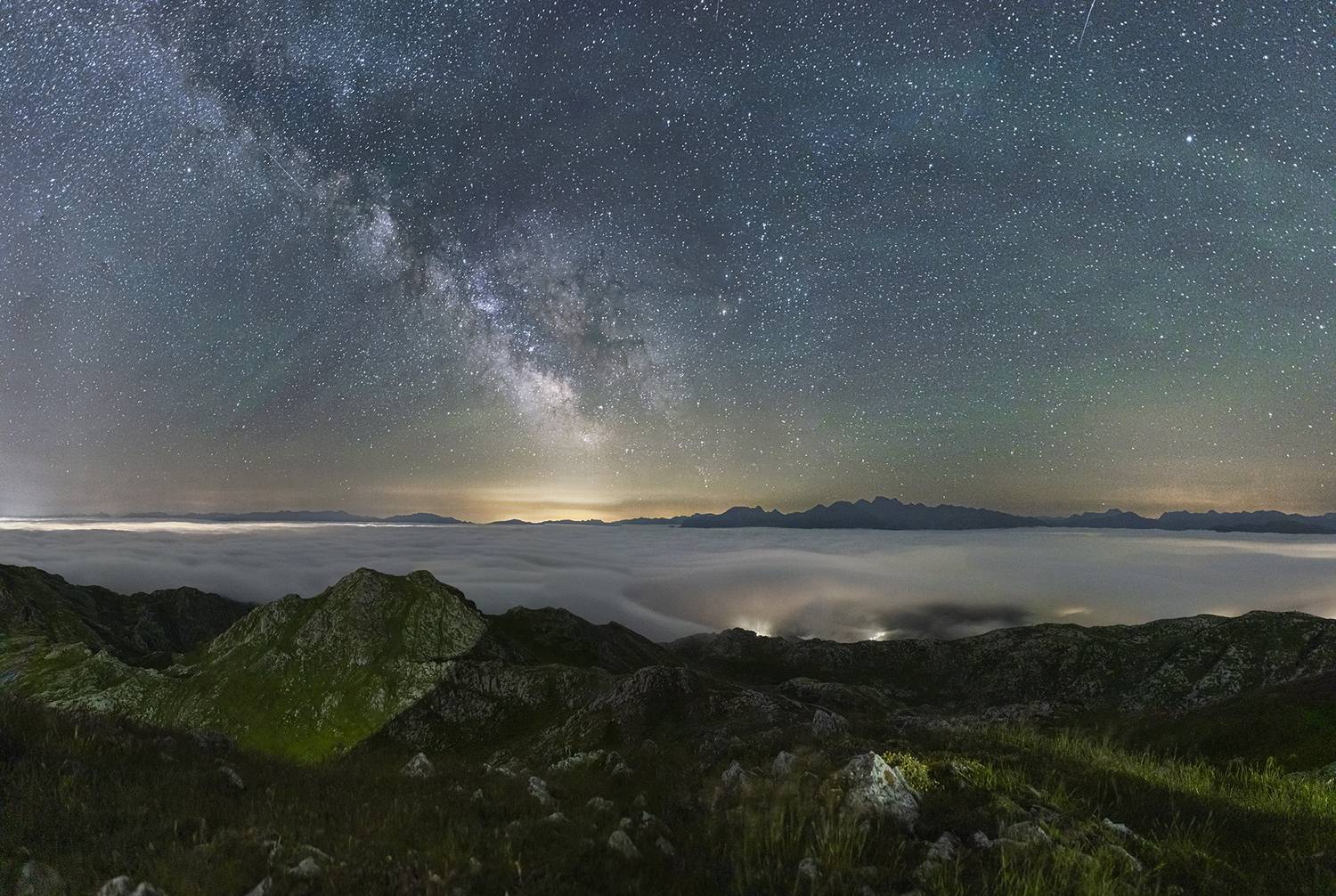 photography, mountain, spring, flower, landscape, photo, nigth, flowers, land, landmark, lands, milkyway, nocturnal,mountains, jimenez millan samuel