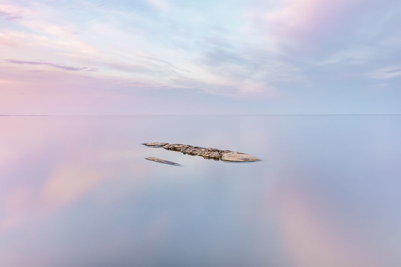 ладожские шхеры, карелия, ладога, северное приладожье, белые ночи, штиль, минимализм, сортавала, питкяранта, русский север,северная природа, северный пейзаж, пейзажи карелии, фототуры по карелии, фототуры по ладоге, фототур на ладожские шхеры Kuhasaari - остров судака фото превью