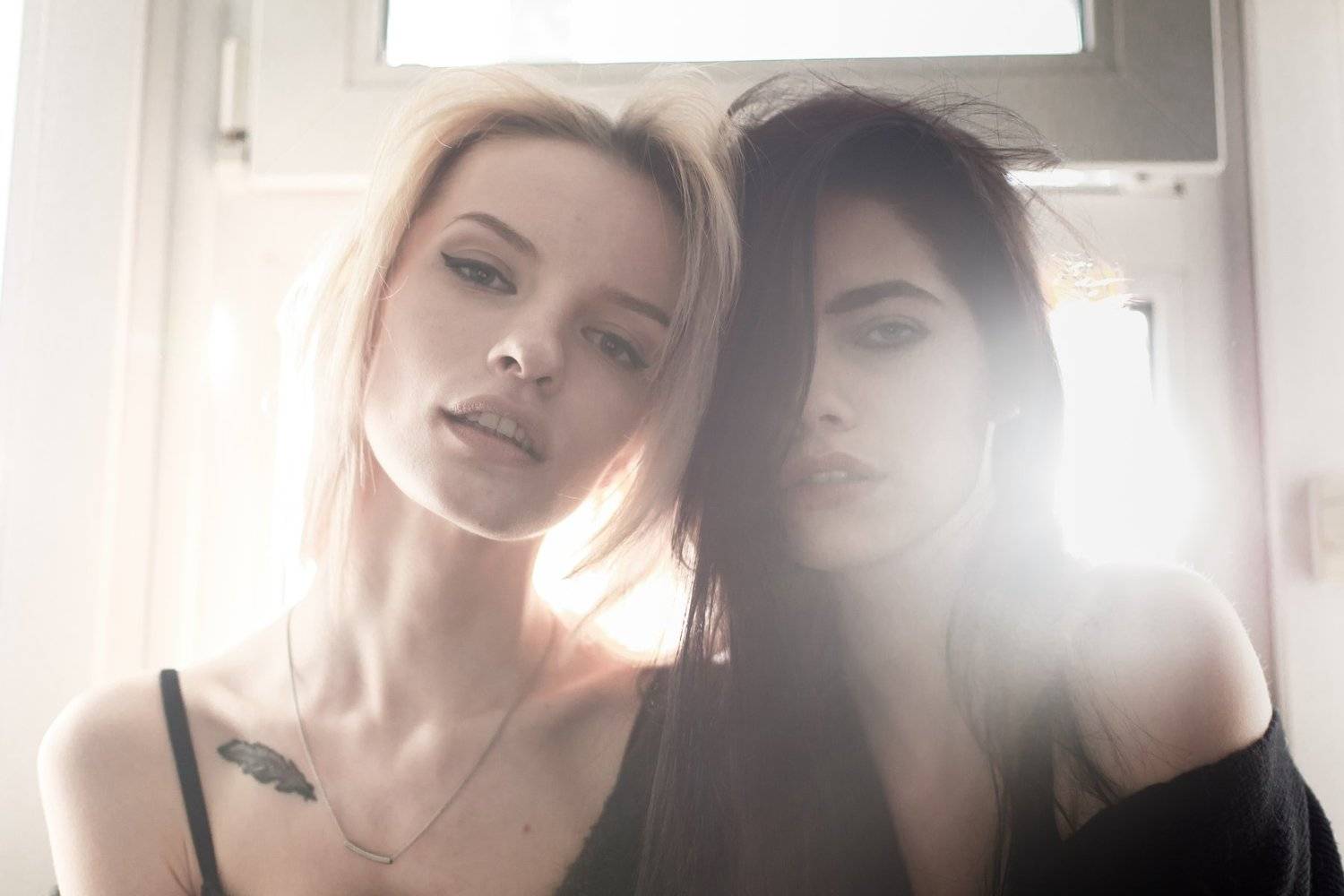 москва, модель, молодость, блондинка, брюнетка, эмоции, красот, татуировка, портрет, солнце, свет, двое, Алексей Польский