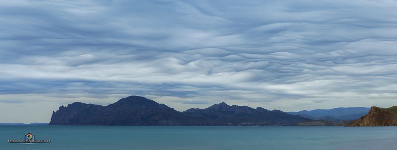 Необычное состояние облаков над Карадагом фото превью