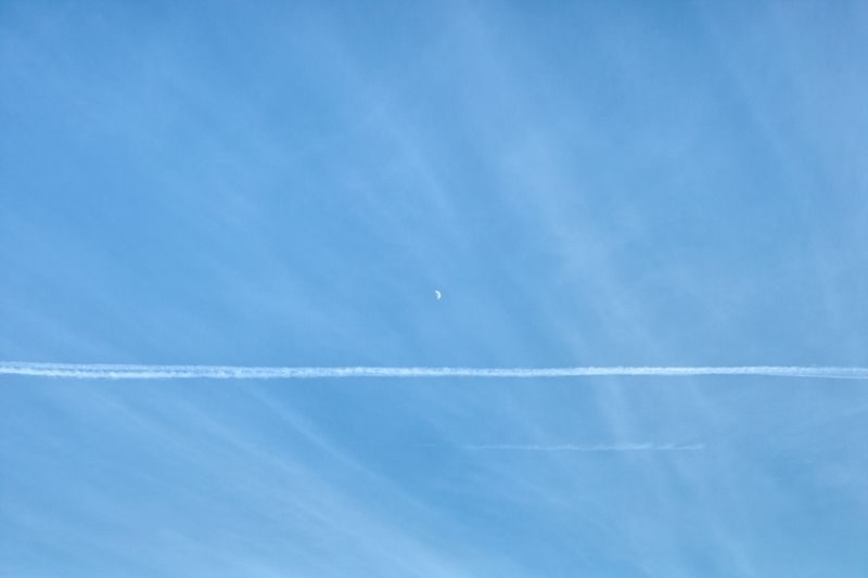 #sky, #mark, #clouds, #air, #moon, #signature, #landscape, #blue, #white, #nature, #foveon, #sigma, #dp2, #50mm, #geometry, #lines, #пейзаж, #небо, #луна, #облака, #след, #самолет ticket to the moon фото превью