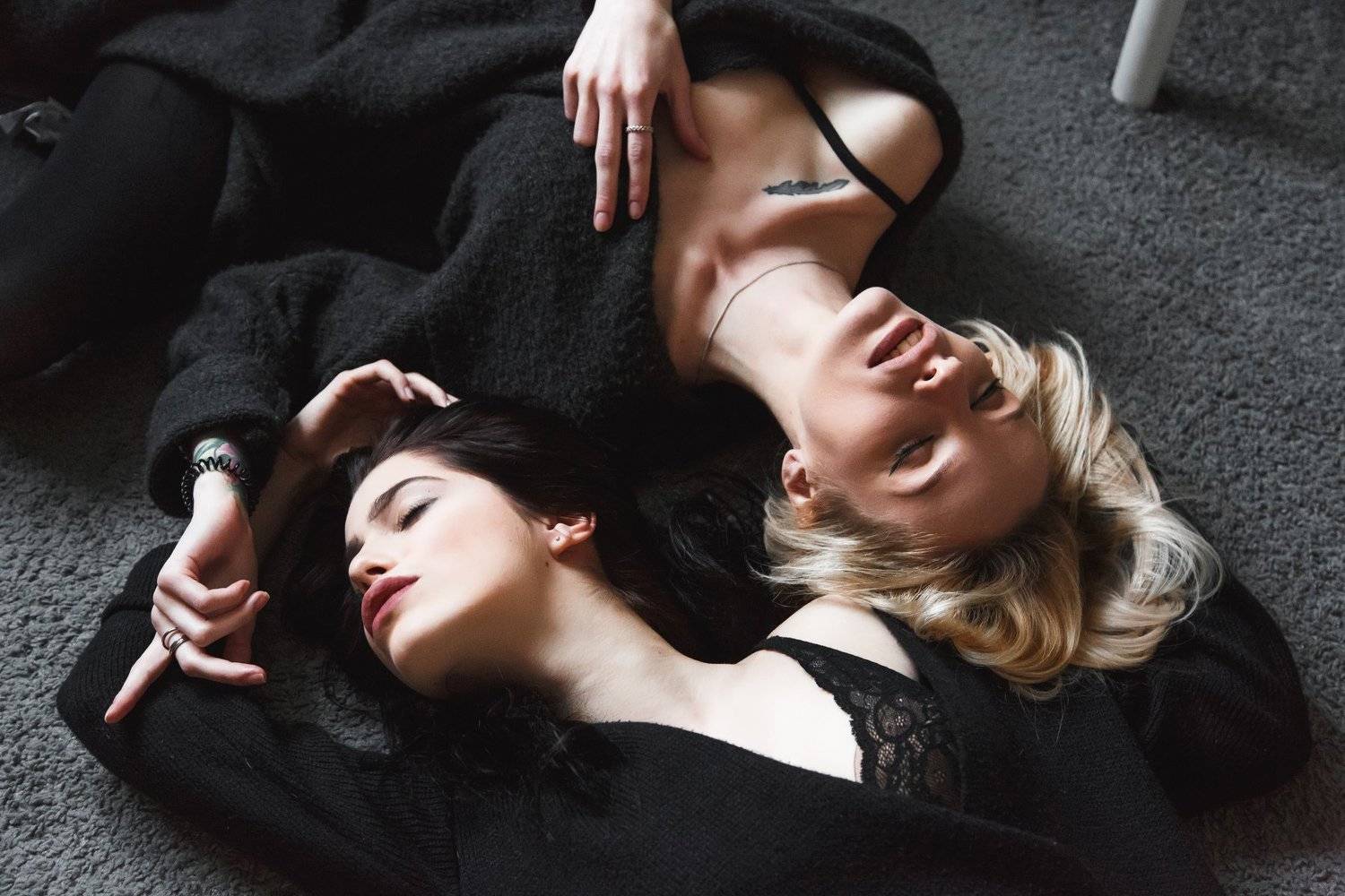 москва, модель, молодость, блондинка, брюнетка, эмоции, красот, татуировка, портрет, солнце, свет, двое, Алексей Польский