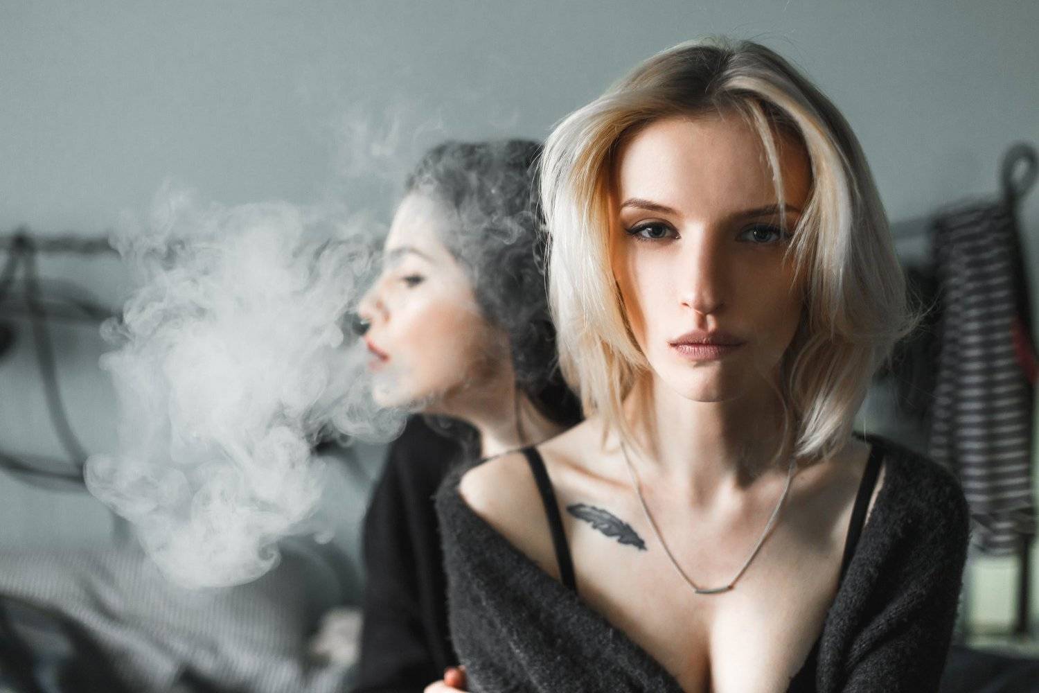 москва, модель, молодость, блондинка, брюнетка, эмоции, красот, татуировка, портрет, солнце, свет, двое, дым, Алексей Польский