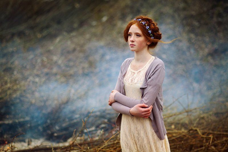 весна, девушка, рыжая, сказка, весна, дерево, природа, белое платье, венок, цветы, ветер, дым, огонь Ветер Маргариты фото превью