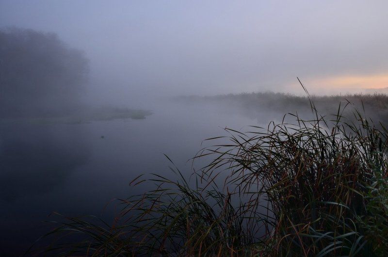 Спит в тумане река фото превью