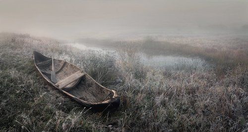 Одиноко старой лодке..