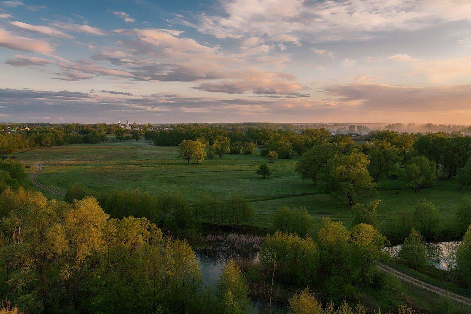 село просторы возвышенность река церковь вечер закат небо, Алексей А.
