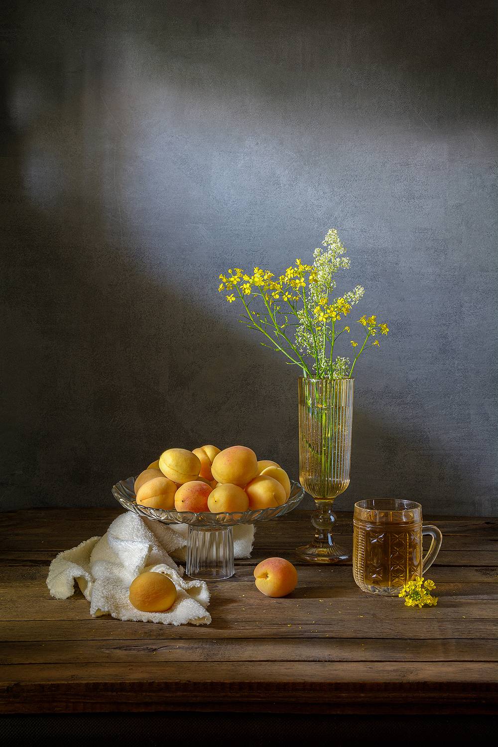 абрикосы, ваза, фужер,цветы, кружка, Алексей Бычков