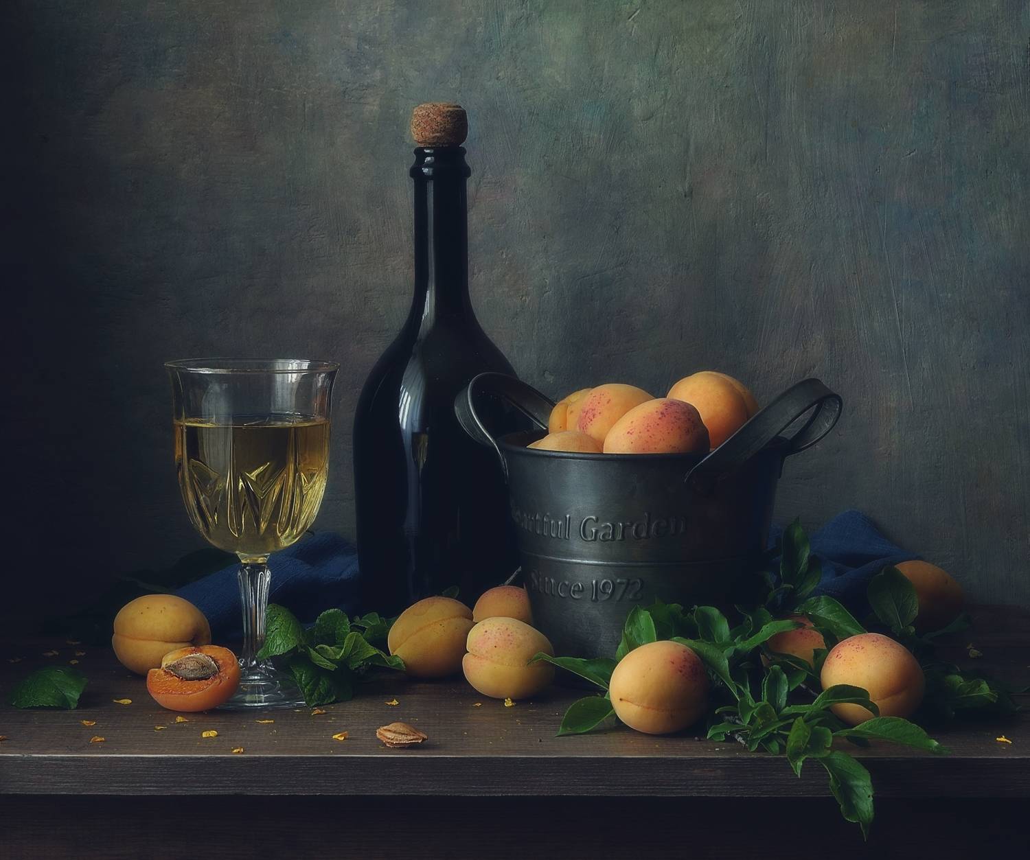 натюрморт,абрикосы,вино,фужер, Наталия К