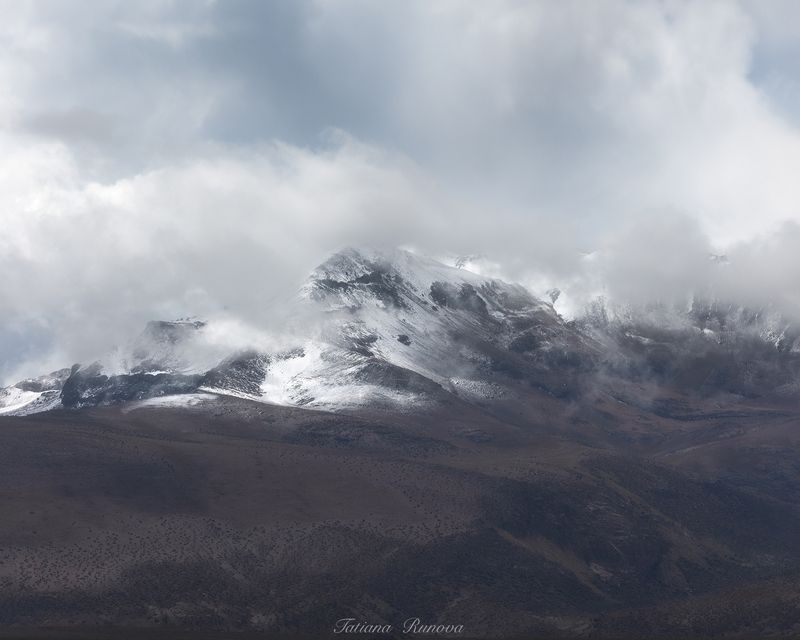 Вершины и облака фото превью