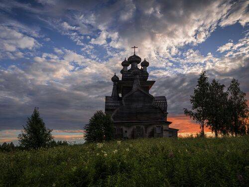 Небо и храм