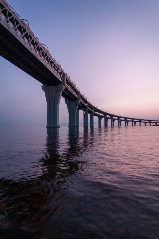 Хрестоматийный вид на ЗСД на закате фото превью