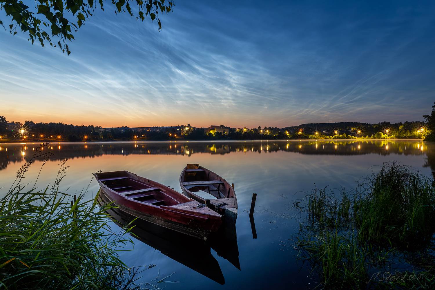 ночь, лето, пруд, лодка, серебристые облака, лысьва, пермский край, Старцев Андрей
