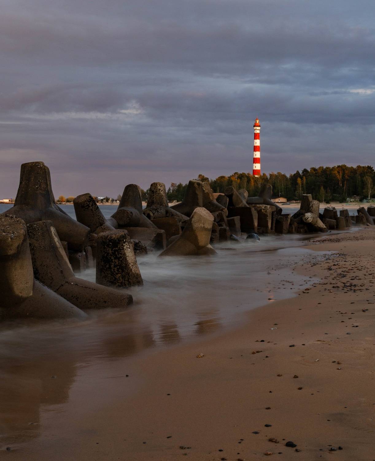 озеро, ладожское озеро, волны, закат, маяк, закат, пейзаж, санкт-петербург, спб, питер, lighthouse, waves, sunset, lake, cloud, sky, небо, облака, пляж, beach, осиновецкий маяк, Alexey S