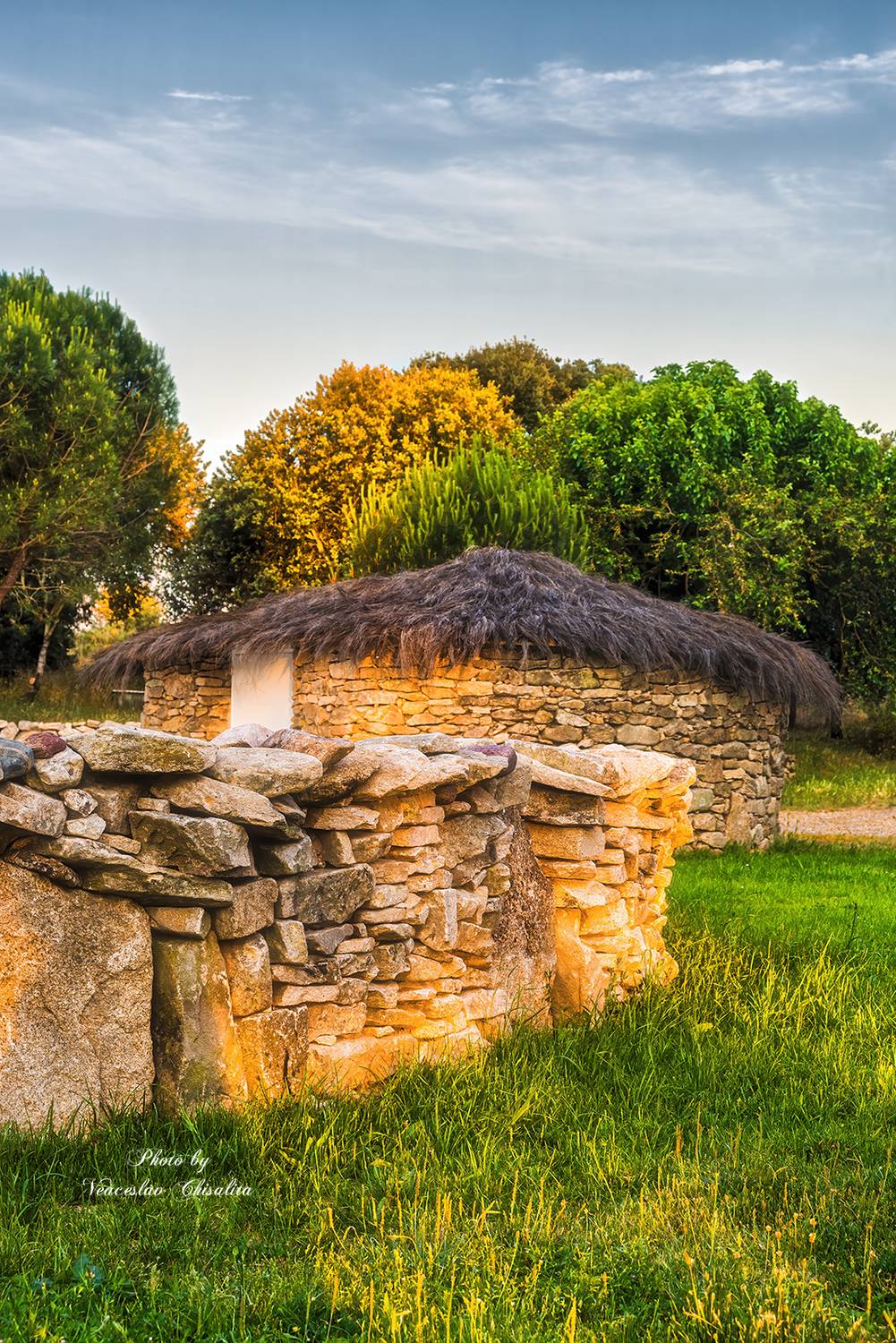 #природа #искусствожизни #традиции #деревня #свет #история #ruralheritage #naturephotography #sunsetlight #oldarchitecture #landscapephotography #rusticvibes, Veaceslav Chisalita