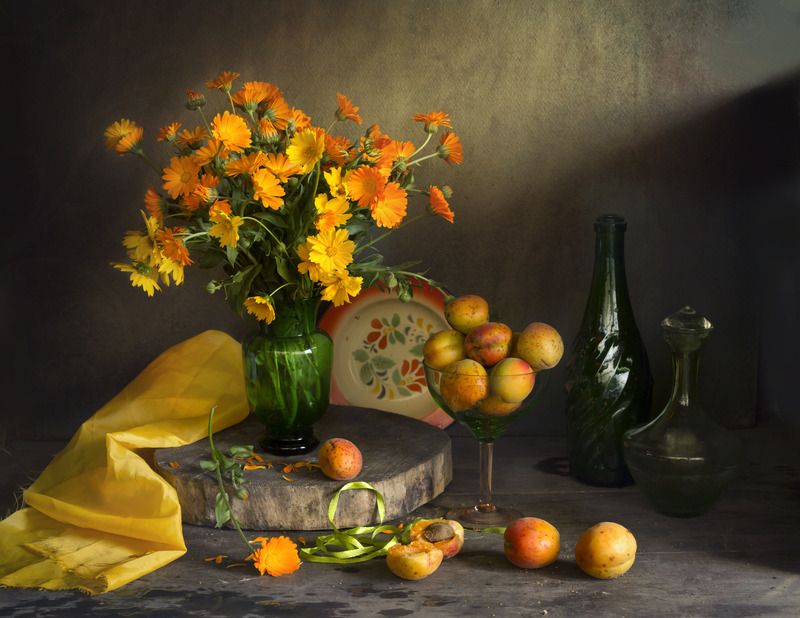 цветы, жёлтые, абрикосы,лето, ноготки С Ноготками и абрикосами фото превью