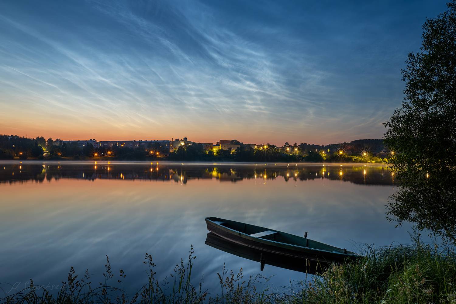 ночь, лето, пруд, лодка, серебристые облака, лысьва, пермский край, Старцев Андрей