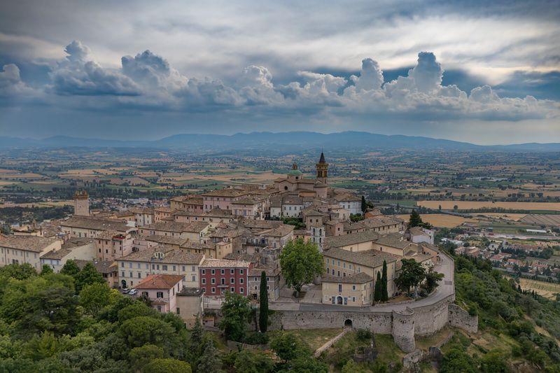 Trevi ,italy фото превью