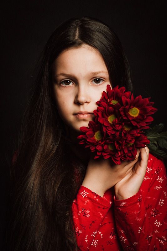 Маша и цветы фото превью