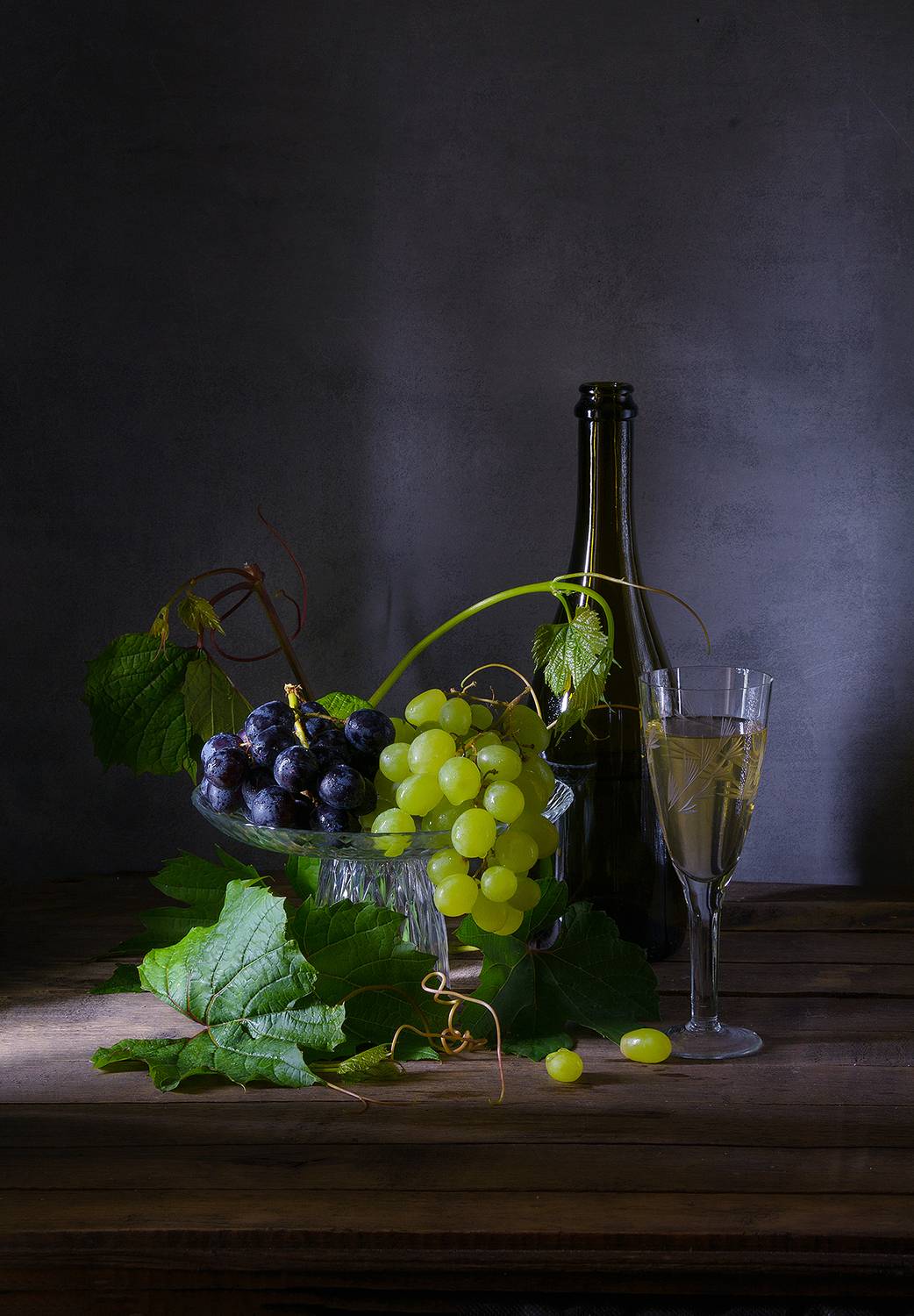 виноград, бутылка, фужер, вино, ваза, листья, Алексей Бычков
