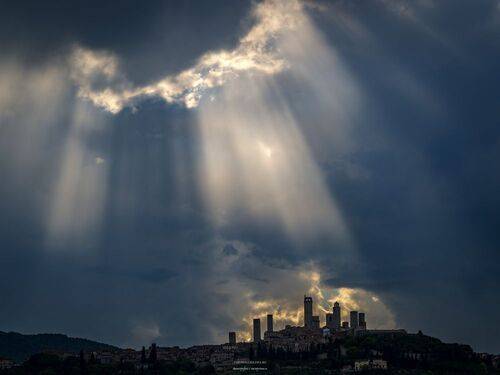 Божественный свет Сан-Джиминьяно