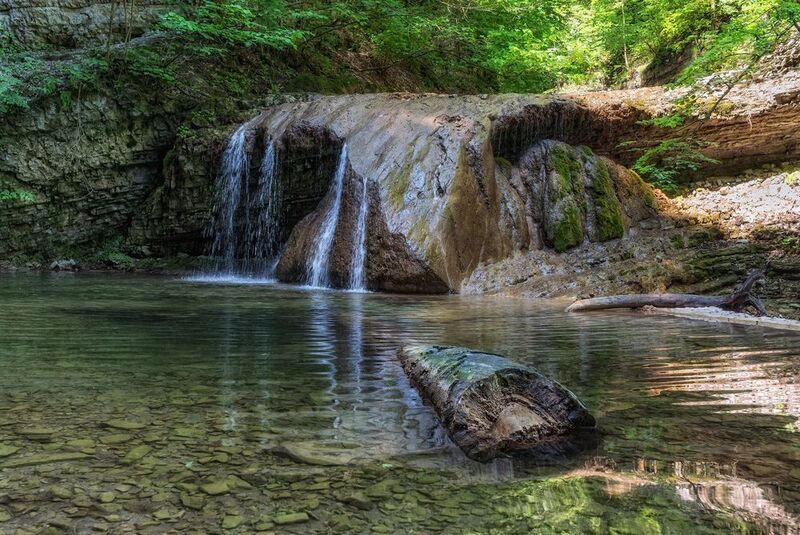 водопад ручей горы лес  Желанная защита от летнего зноя... фото превью