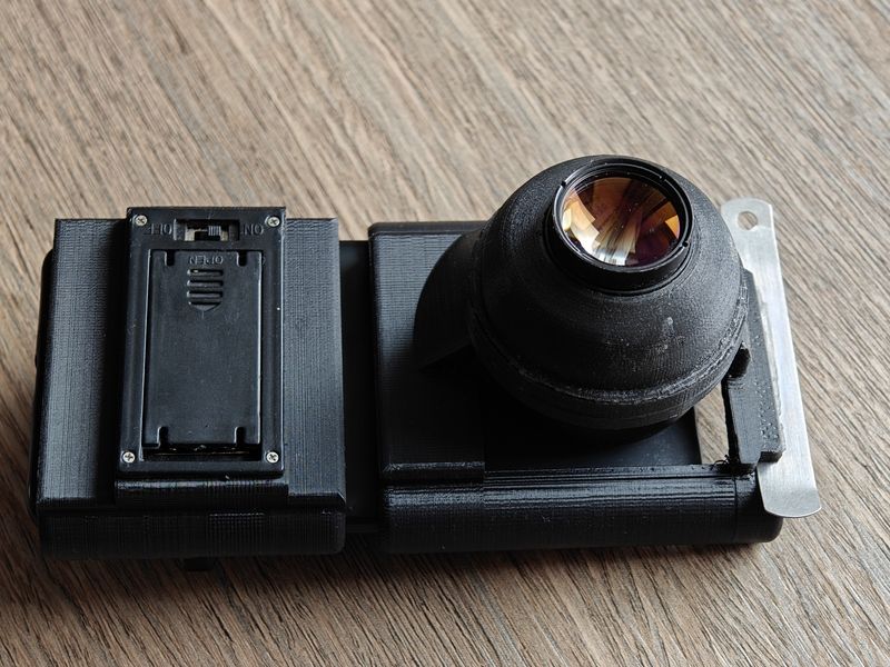 Перевёрнутый объектив Pancolar 50/1.8 на смартфоне для макросъёмки фото превью